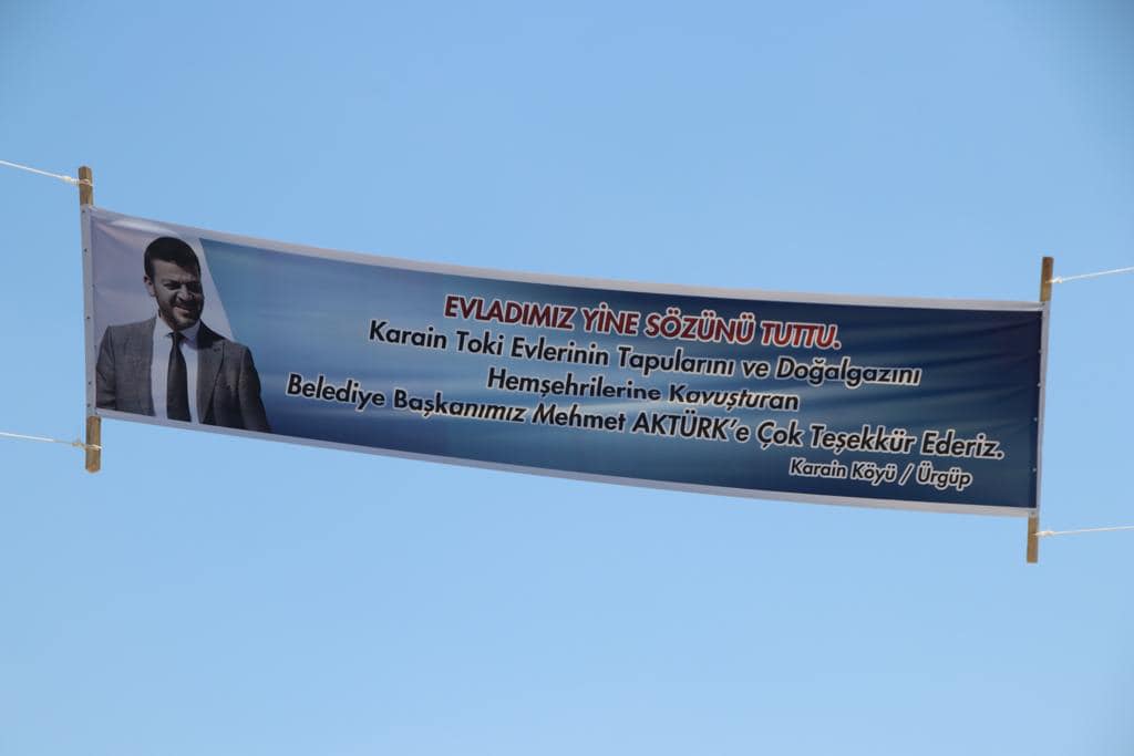 Başkan Aktürk’e pankartlı teşekkür