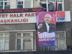 CHP’den “sınır namustur” pankartı