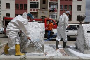 ÇÖP KONTEYNERLERİ DEZENFEKTE EDİLİYOR