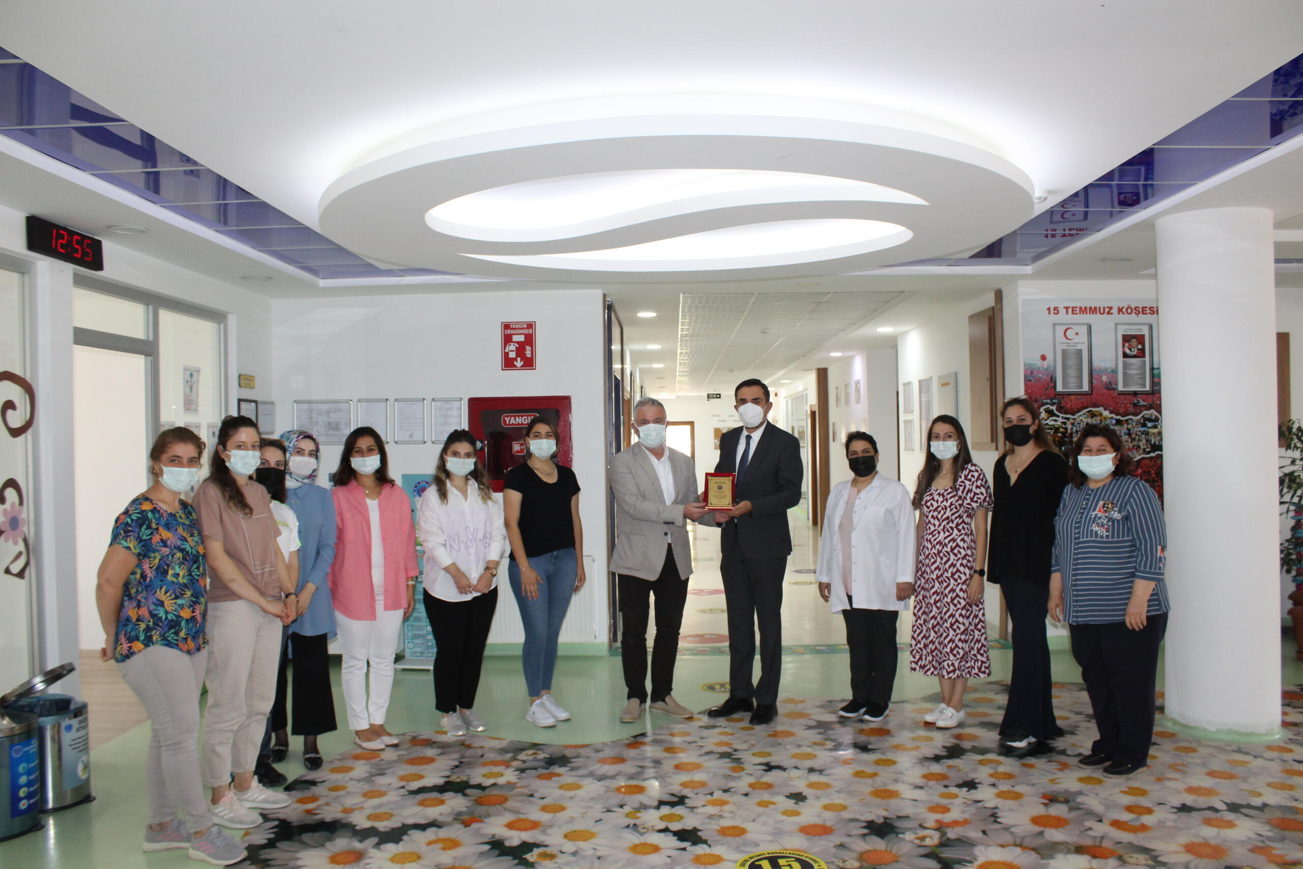 ALTINYILDIZ KREŞ VE ANAOKULU’NDAN MURAT ARSLAN’A TEŞEKKÜR PLAKETİ