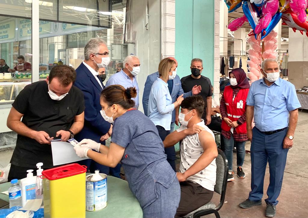 Nevşehir Kızılay’dan Kapalı Pazar Yerinde Lokum İkramı!