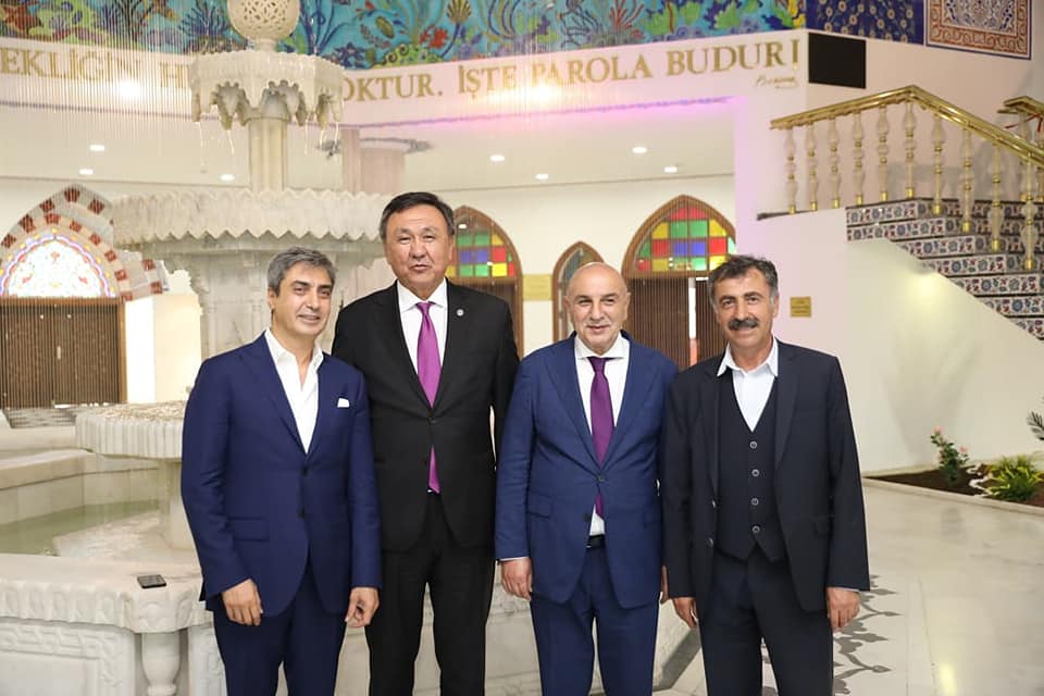 Uçhisar Belediye Başkanı Osman Süslü KIRGIZ-TÜRK HANI ER-MANAS HEYKELİ’NİN AÇILIŞINDAYDI