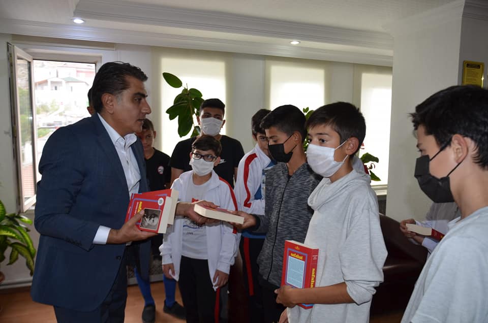 Sporun ve gençlerin yanındayız