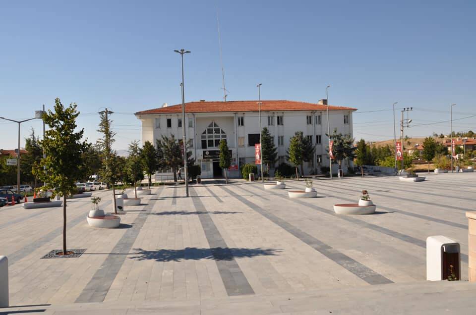 Hacıbektaş’ta kent meydanı düzenleme çalışmaları sürüyor