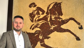 Cumhuriyet ile geleceğe ümit, inanç ve gayretle yürüyoruz