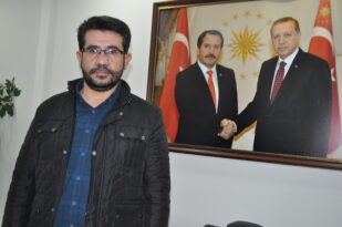 Öğretmen bir kandile benzer