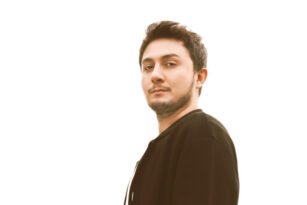 TUĞKAN’DAN ‘YALNIZLIĞIN EZGİSİ’