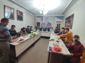 Başkan Bozan’dan gençlere çiğ köfte sürprizi