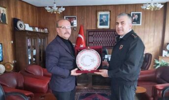 Komutandan iade-i ziyaret