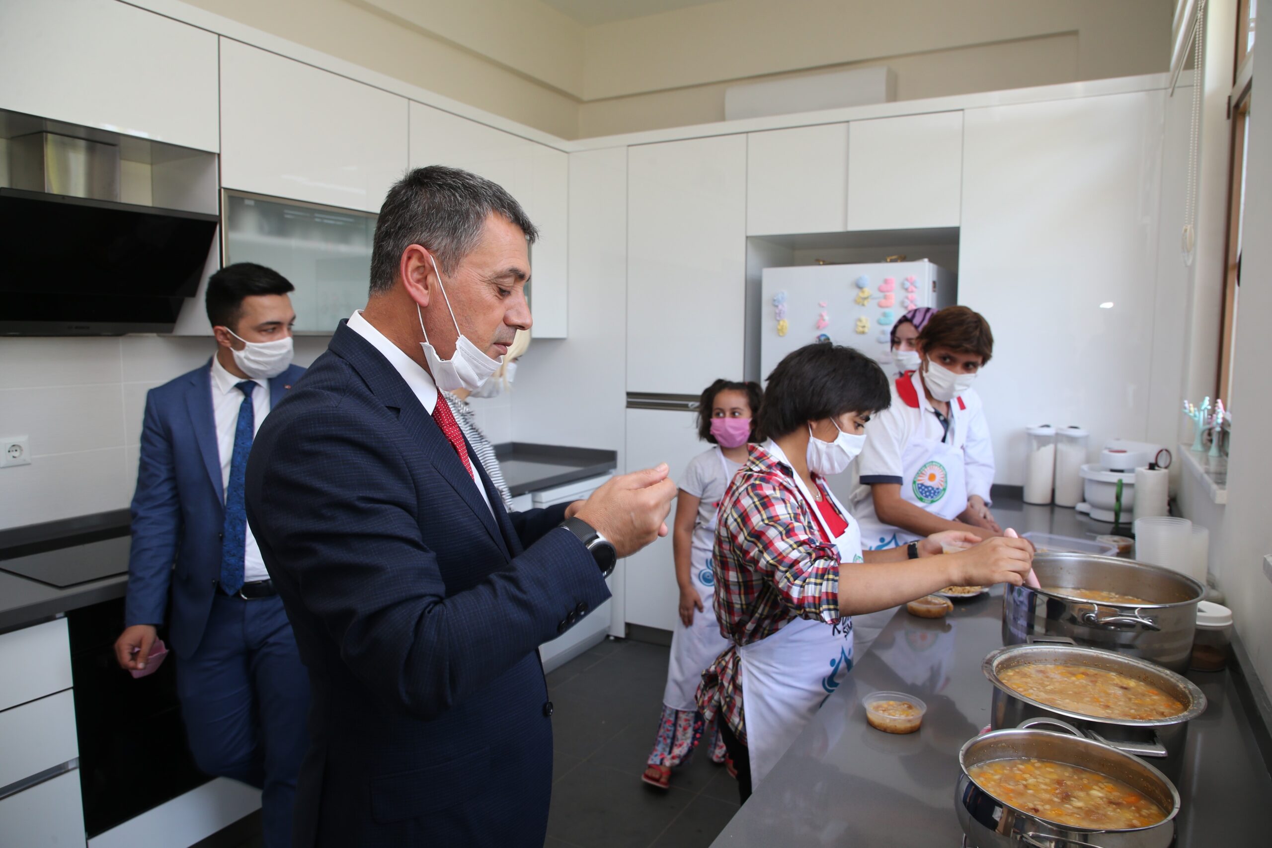 UMUTLU YAŞAMLAR GÖLBAŞI’NDA FİLİZLENİYOR