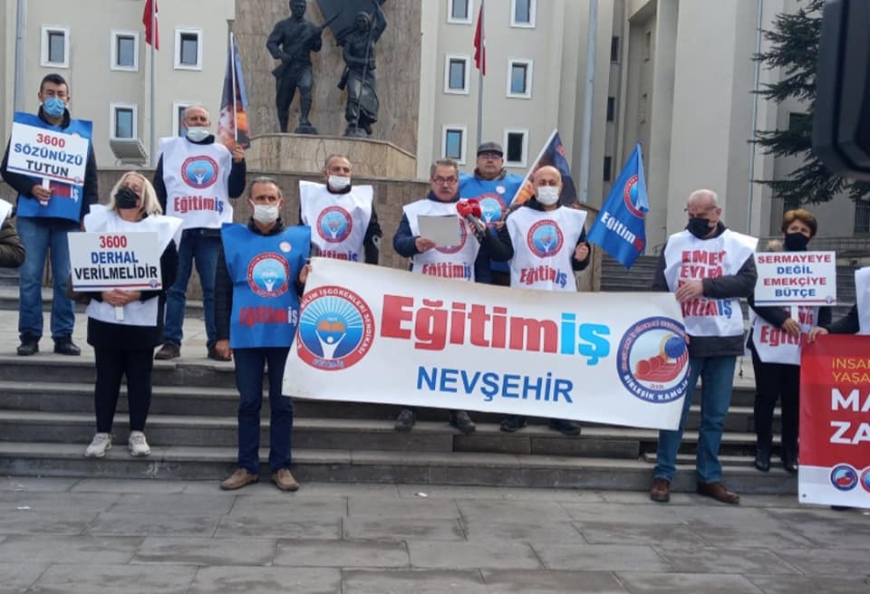 Kısık sesle saraylardan değil, gür sesimizle alanlardan haykırıyoruz