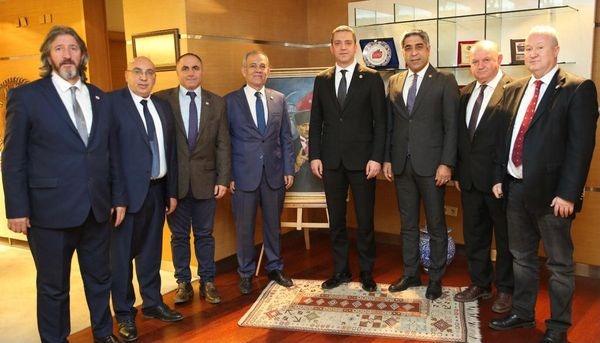 GAZETECİLER TÜRKİYE BAROLAR BİRLİĞİNİ ZİYARET ETTİ 