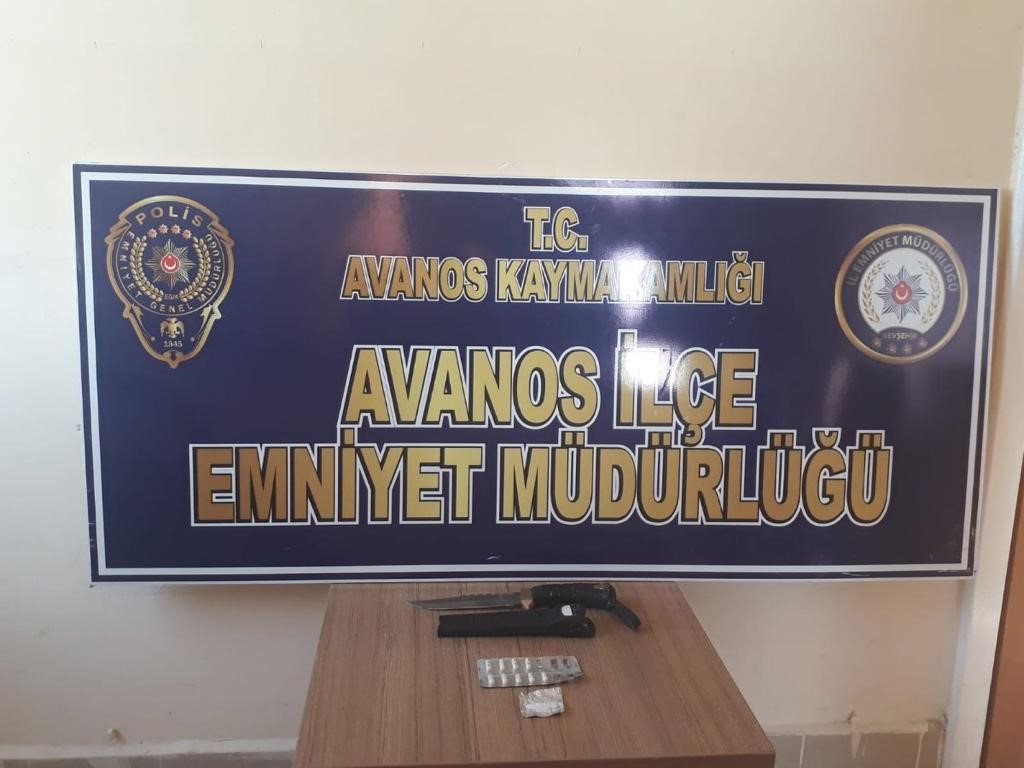 Avanos’ta Uyuşturucu, Uyuşturucu Hap ve Bıçak Ele Geçirildi.