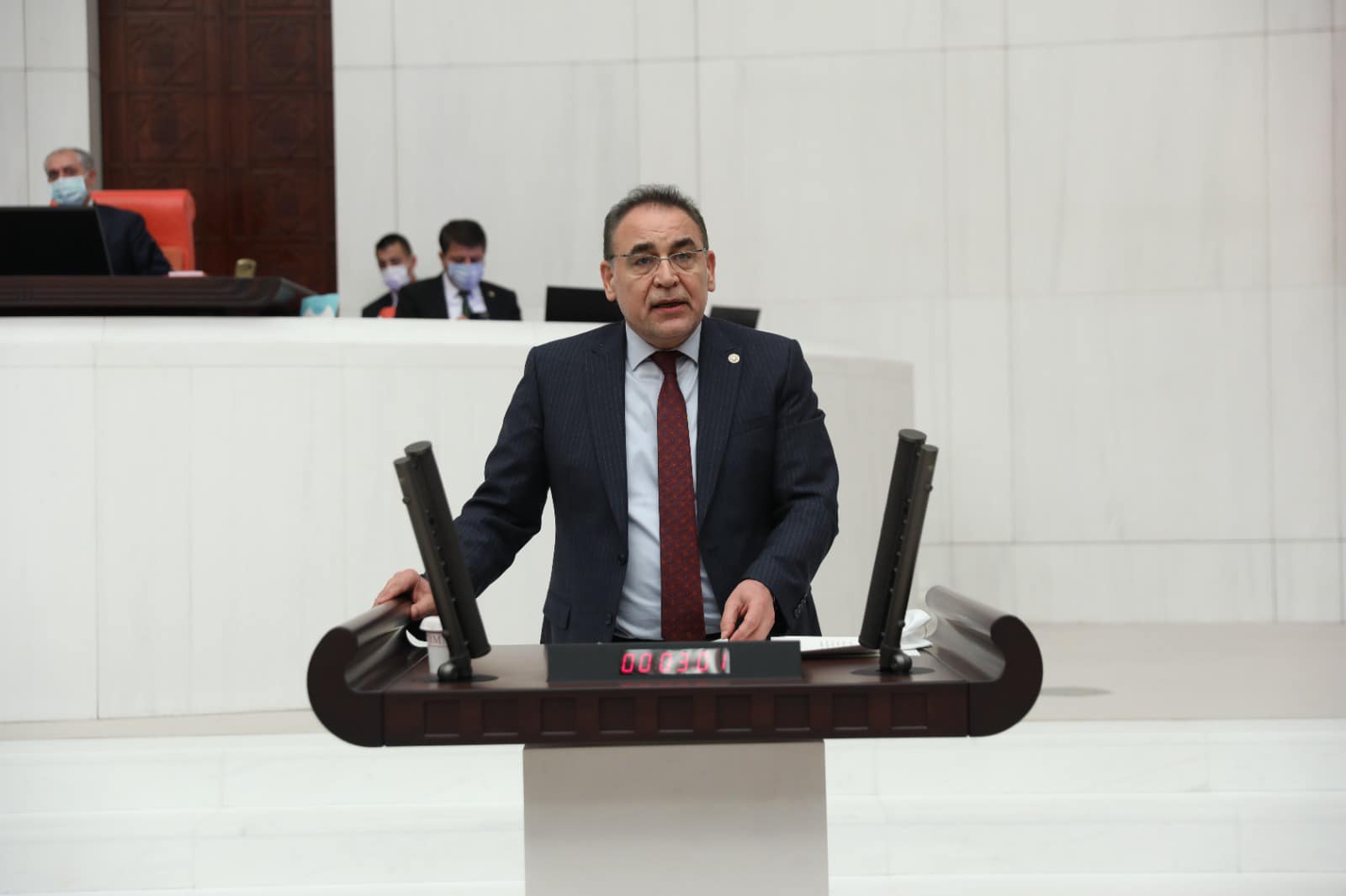 Menekşe merkezi bütçe görüşmelerinde kürsüdeydi