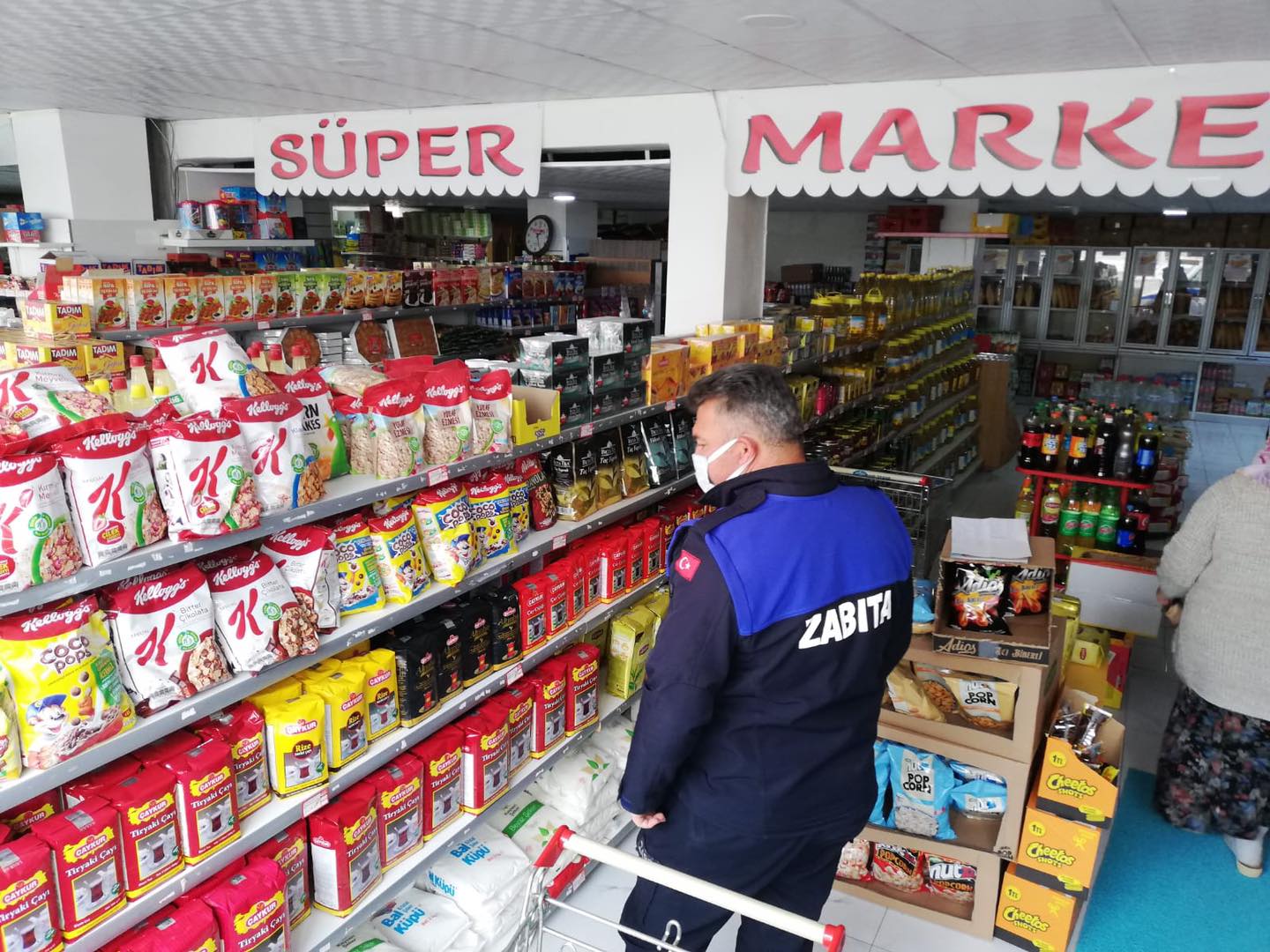 Ürgüp’te zabıta ekipleri marketlerde denetim yaptı