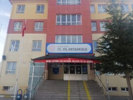 Öğrenciler TRT Radyo 1 mikrofonlarından sesleniyor