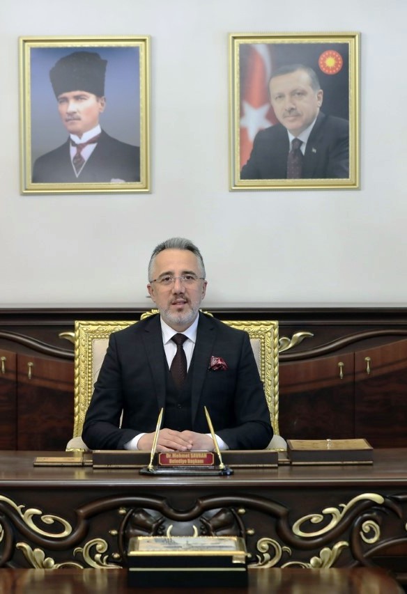 Başkanın bıyık, sakal çıkmazı