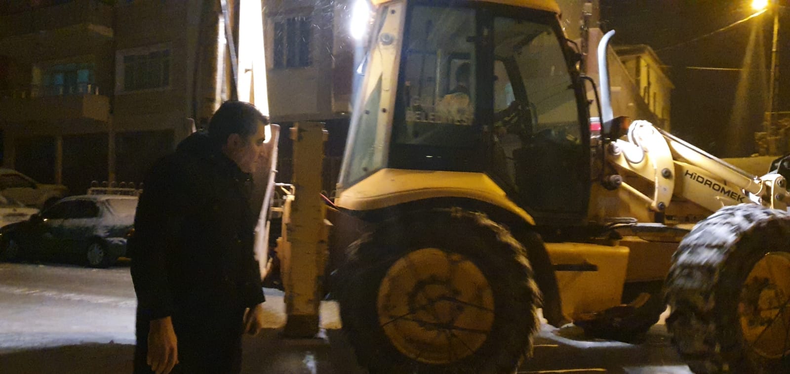 Başkan Çiftçi çalışmaları gece geç saatlere kadar takip etti