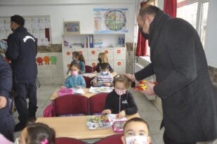 Jandarma ekipleri Kaymaklı İlkokulunda öğrencilerle bir araya geldi