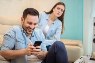 Kıskançlığınızın Sebebi Çocukluğunuzda Ebeveyninizle Yaşadığınız İlişki Olabilir