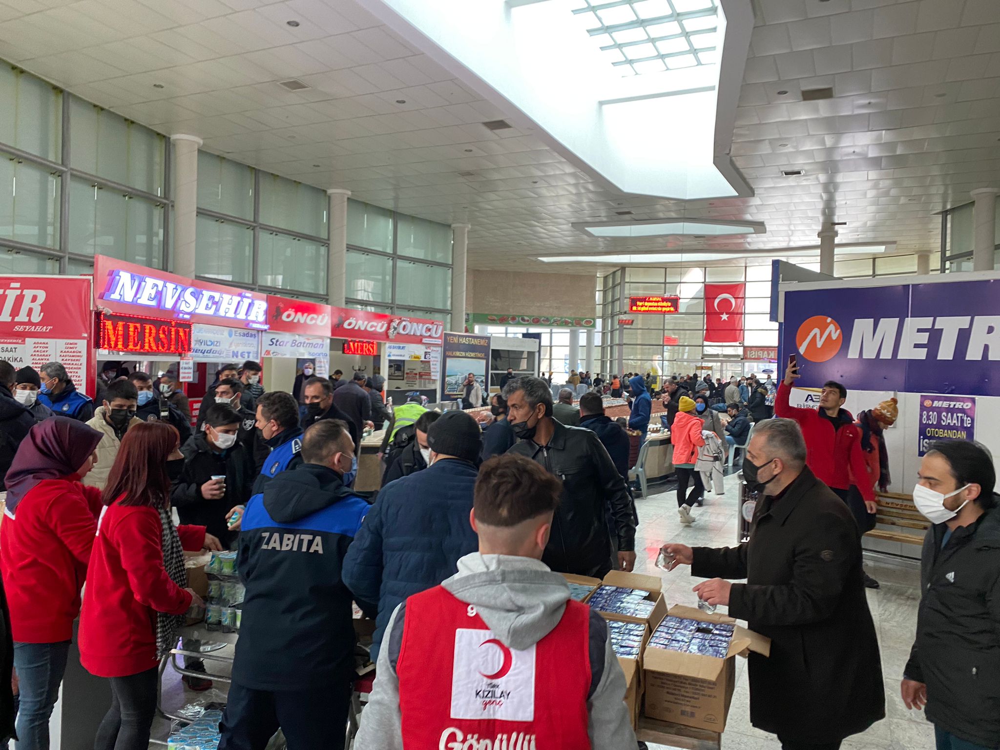 Nevşehir Kızılay’dan Yolda Mahsur Kalanlara Yardım!