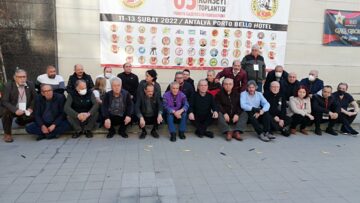 GAZETECİLER KALEM BIRAKTI