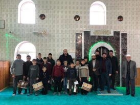 Başkan Çekiç, sabah namazında çocuklarla buluştu