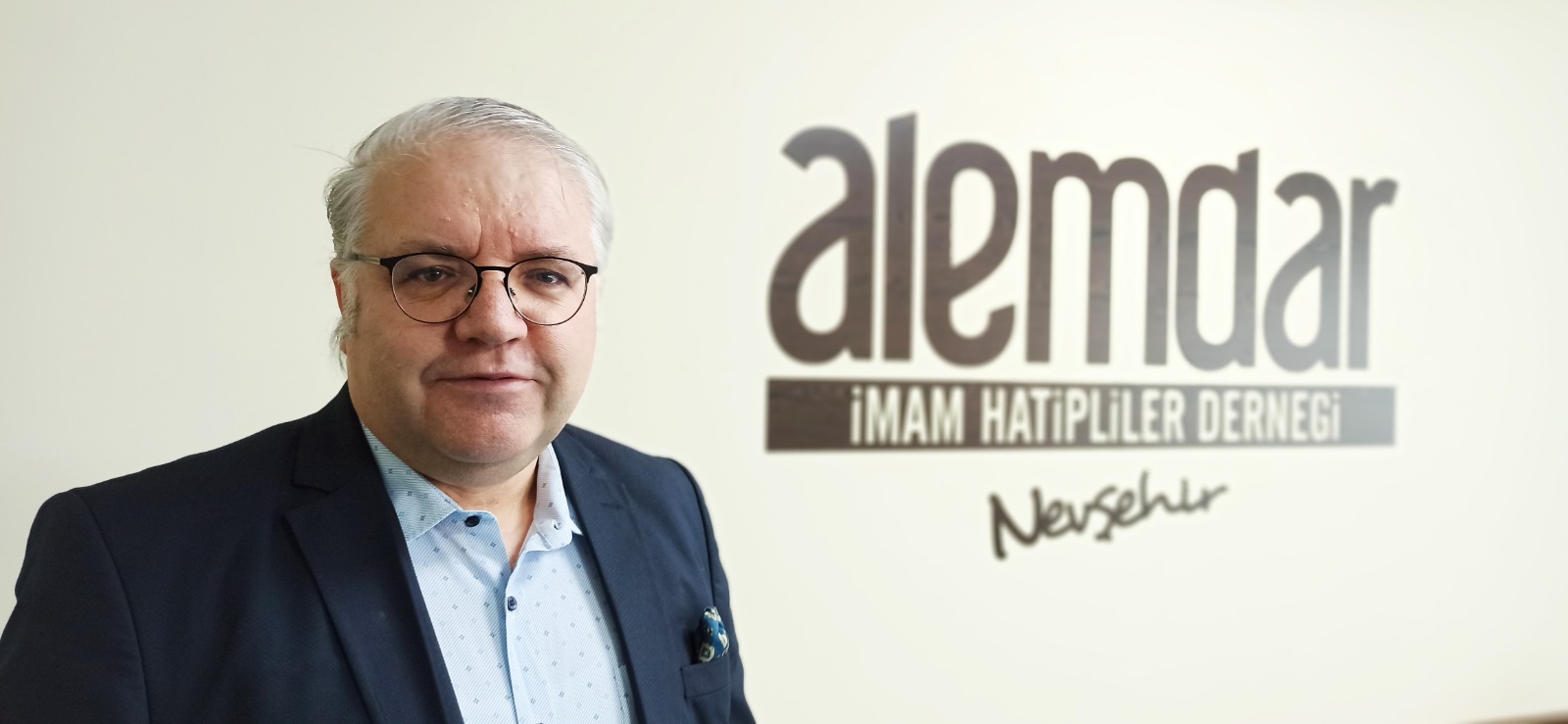 Hakkın yanında, darbecilerin karşısındayız