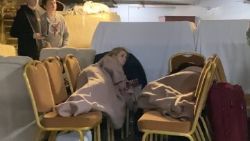 Kiev’de patlama tehlikesi üzerine otel müşterileri sığınaklara indirildi