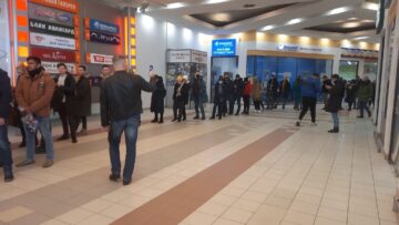 Ruslar bankamatiklere akın etti