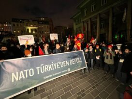 Türkiye Komünist Partisi’nin çağrısıyla Taksim Tünel Meydanı’nda bir araya gelen yurttaşlar emperyalizmi ve NATO’yu protesto etti.