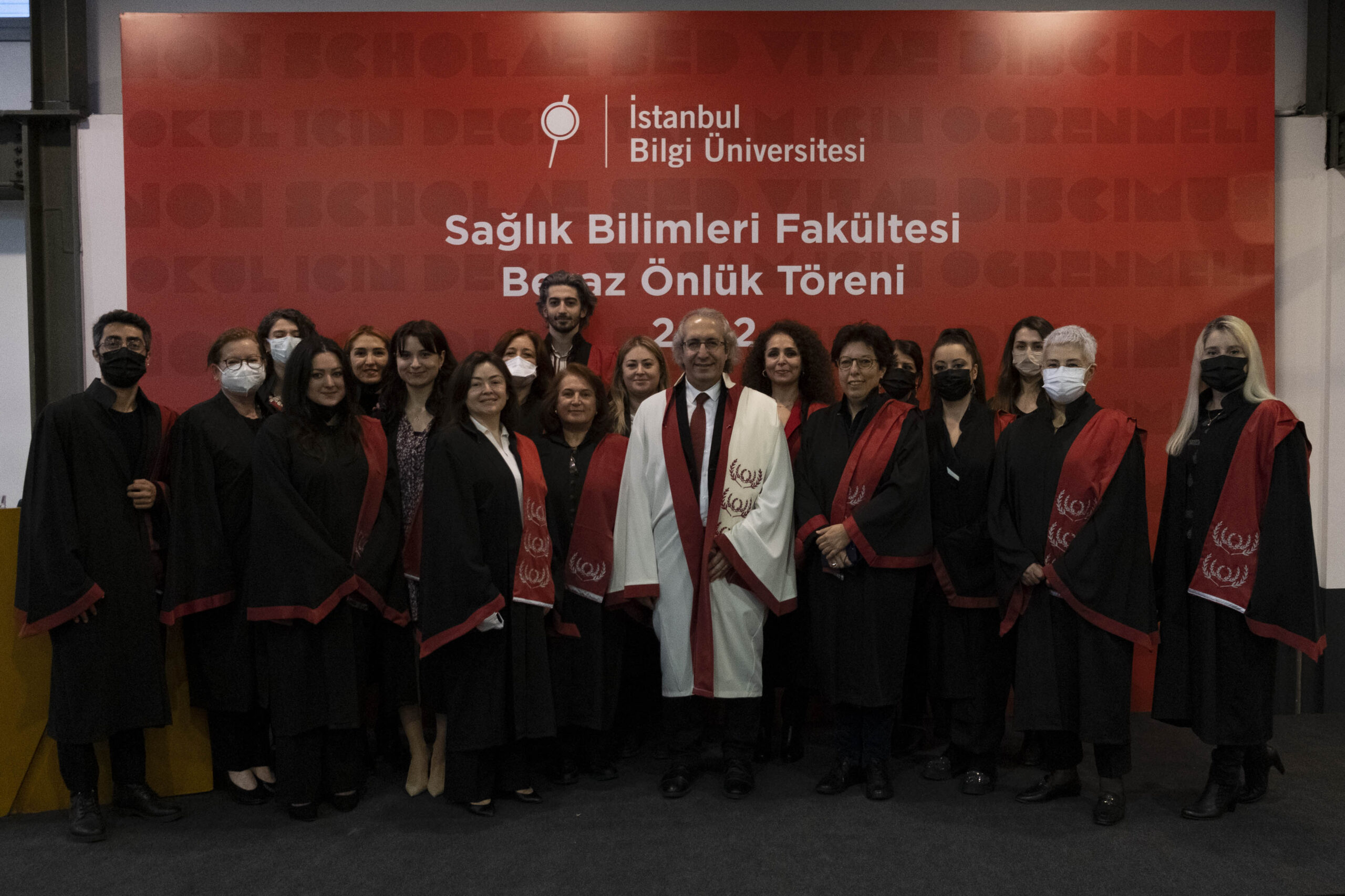 BİLGİ Sağlık öğrencilerinin beyaz önlük giyme coşkusu