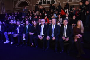 “Contact-less” temalı 16’ıncı EİB Moda Tasarım Yarışmasının kazananı Hasan Hüseyin Çanga oldu