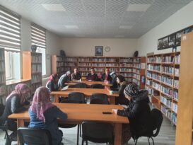 Derinkuyu’da Kadın kursiyerler kütüphanede kitap okudular