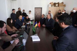 Bakan Çavuşoğlu, Kırım Tatar Koordinasyon Merkezi’ni ziyaret etti