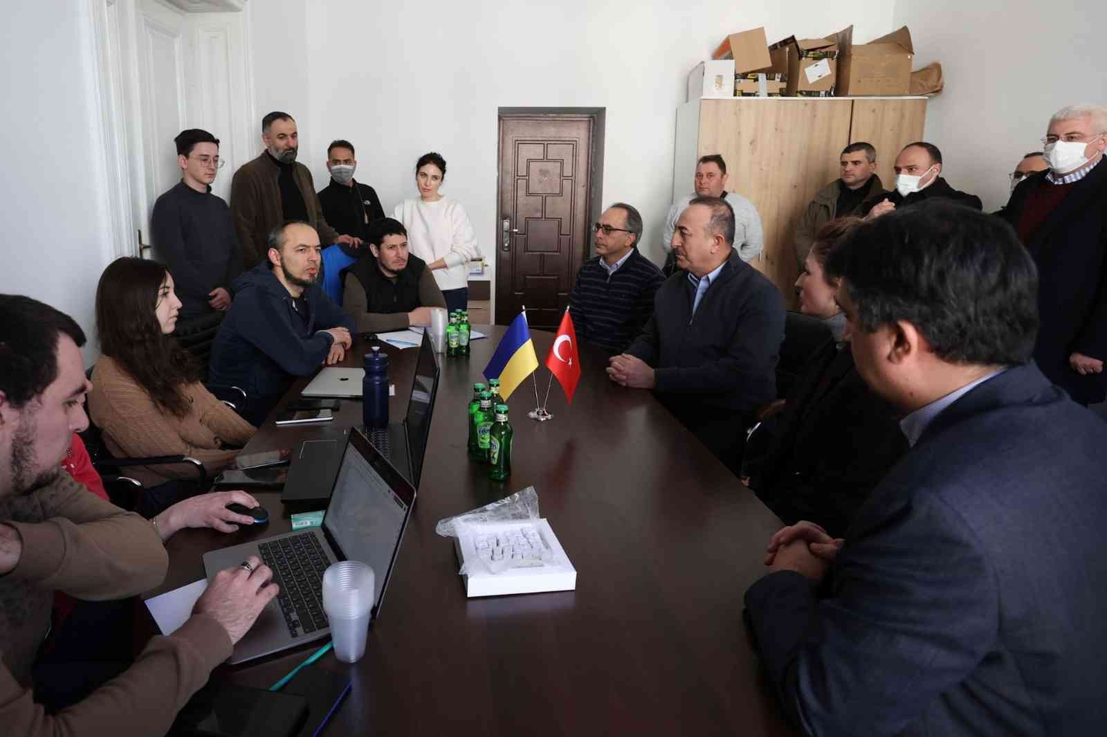 Bakan Çavuşoğlu, Kırım Tatar Koordinasyon Merkezi’ni ziyaret etti