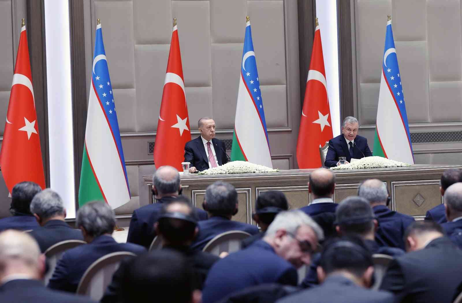 Cumhurbaşkanı Erdoğan: “Atacağımız ortak adımlarla Özbekistan’la ticaret hacmimizi 10 milyar dolar seviyesine çıkaracağız”