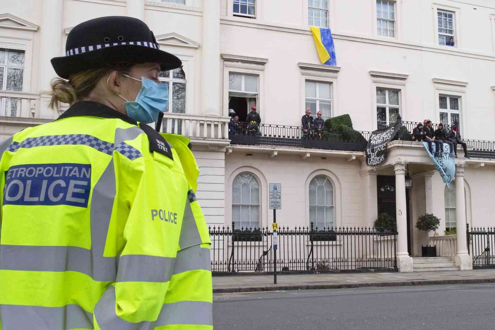 İngiltere ve Fransa’da Rus milyarderlerin malikaneleri işgal edildi