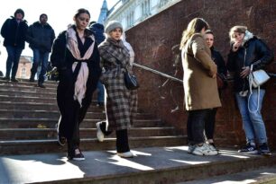 Lviv’de halk sirenlerin ardından alt geçide sığındı