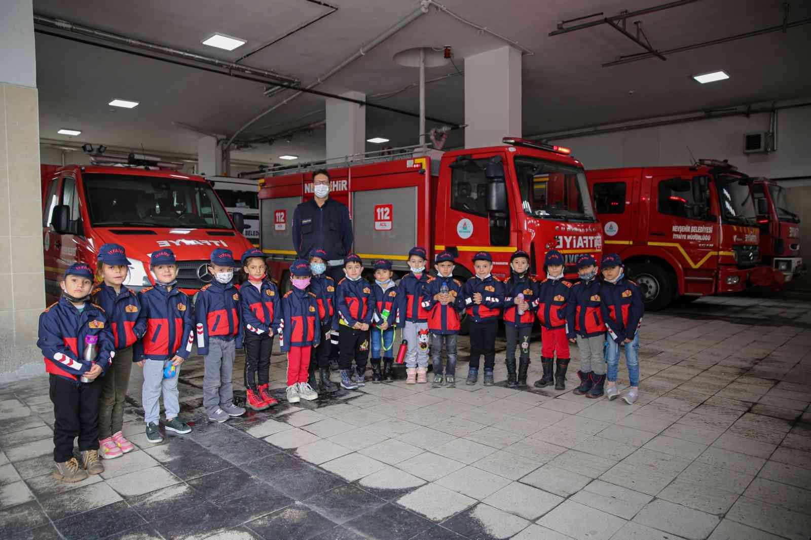 Miniklere itfaiye dersi