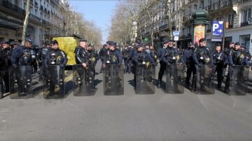 Paris’te ırkçılık karşıtı protesto düzenlendi
