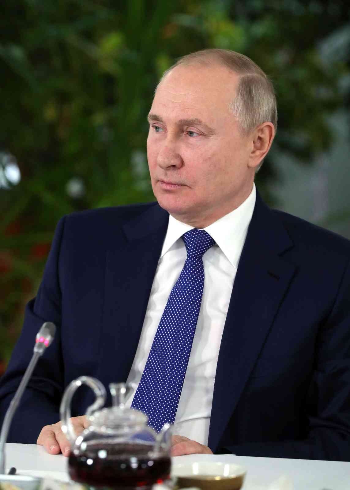 Putin: “Ukrayna’da alınacak uçuşa yasak bölge kararını savaş ilanı olarak görürüz”