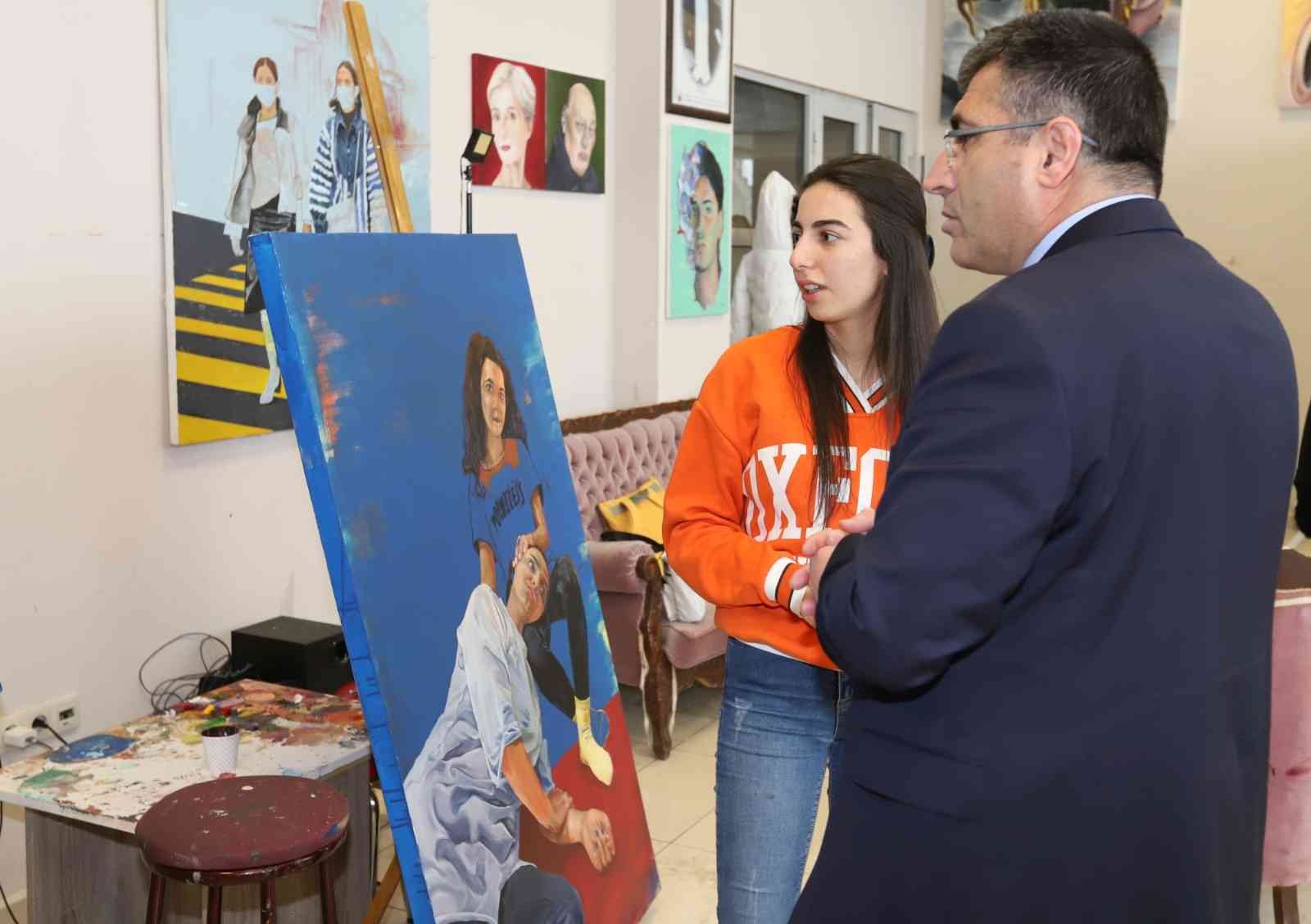 Rektör Aktekin Güzel Sanatlar Fakültesi öğrencileriyle bir araya geldi