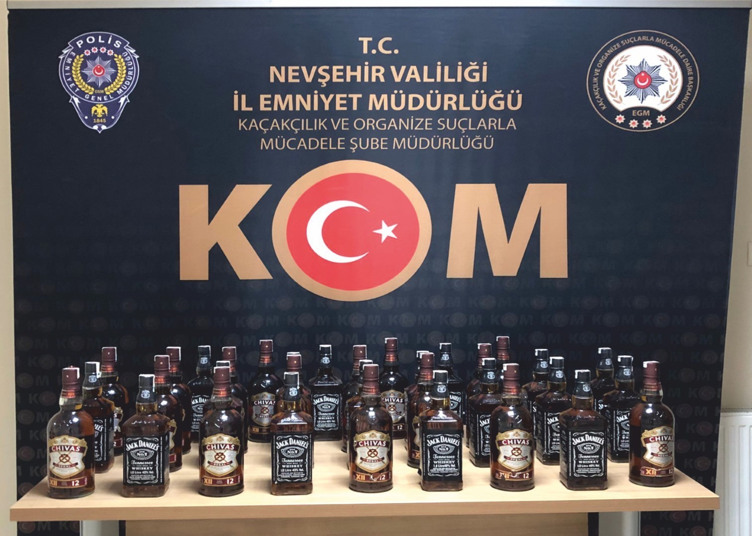 Sosyal medyadan kaçak içki satan 2 kişi gözaltına alındı