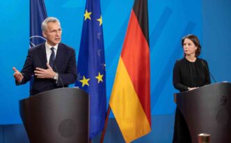 Stoltenberg: “Almanya, Ukrayna’ya askeri teçhizat, mali ve insani yardımda kilit rol oynuyor”