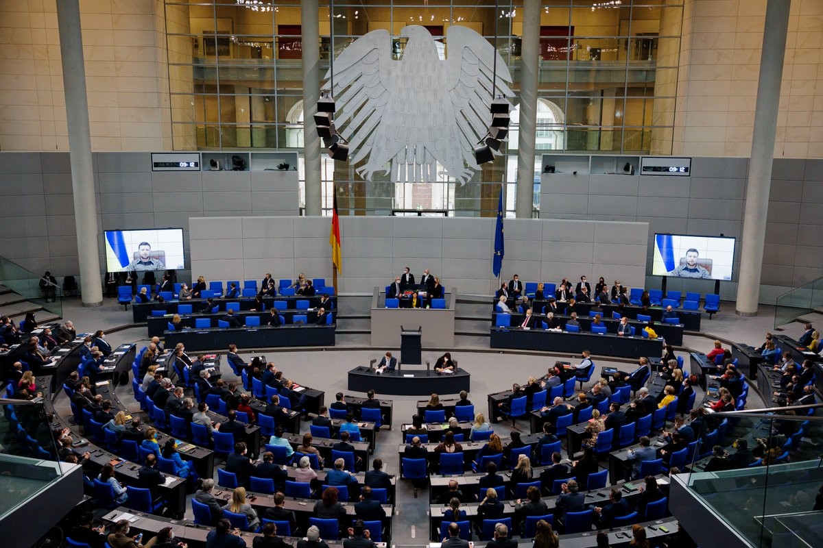 Ukrayna Devlet Başkanı Zelenskiy: “Avrupa’da bir halk yok ediliyor”