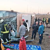 Ukraynalı mültecileri taşıyan otobüs Litvanya’da devrildi: 12 yaralı