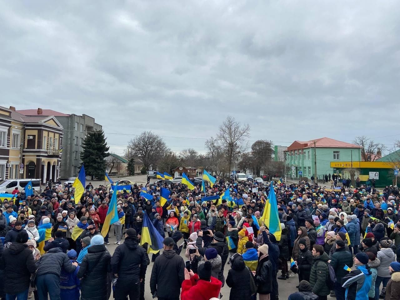 Ukraynalılar, Herson’da Rus ordusunu protesto etti