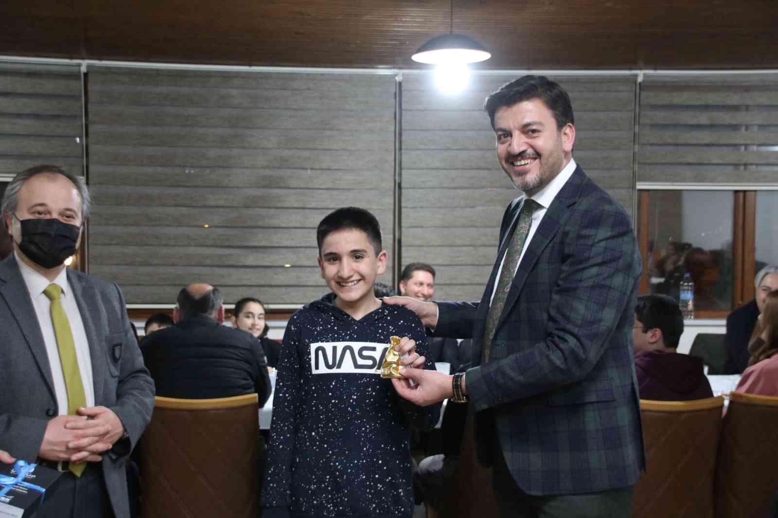 Ürgüp Belediyesi, Deneme Sınavlarında İlk 10’a giren öğrencileri ödüllendirdi