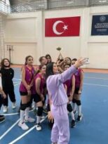 ALTINYILDIZLI KÜÇÜK KIZLAR ŞAMPİYON